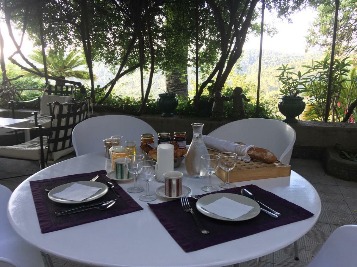Couette-café Les Chapeliers 3*