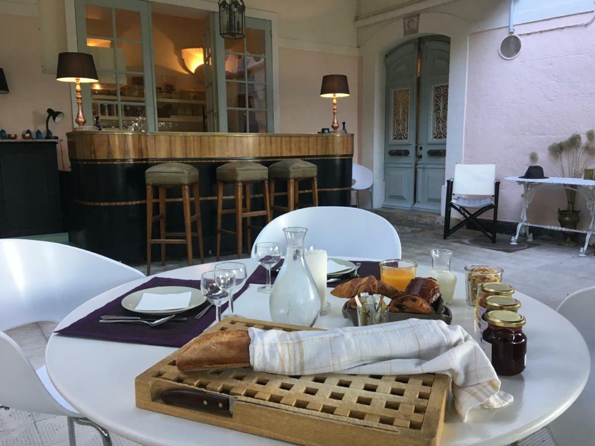 Les Chapeliers 3*